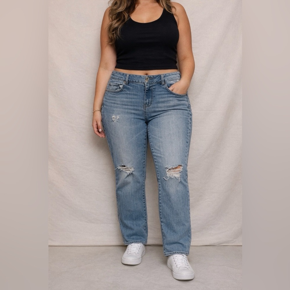 American Eagle Outfitters Light Blue Distressed Ankle Jeans